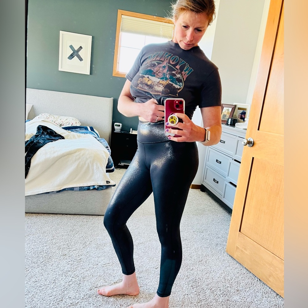 GapFit black compression leggings with high sheen